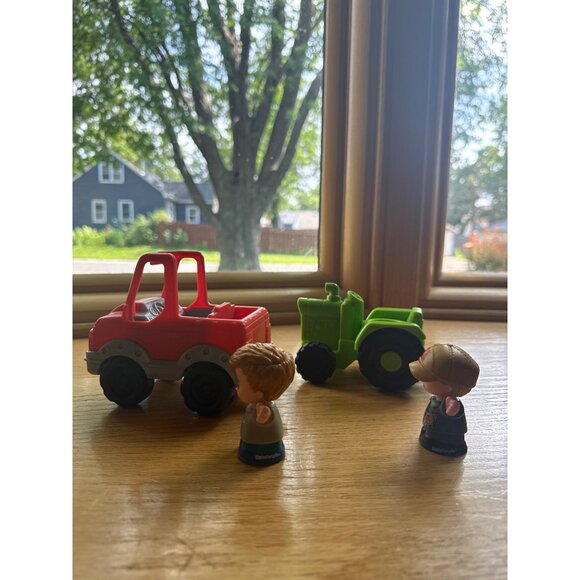 Fisher-Price Little People Red SUV & Green Tractor Toy Vehicles With Figures - Picture 5 of 5